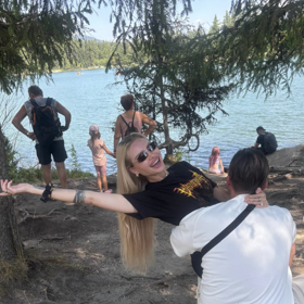 Denisa Šuralová na dovolené s partnerem.