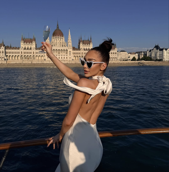 FOTO: Veronica Biasiol si krátce před svatbou užívala rozlučku se svobodou v Budapešti. – stránka 79