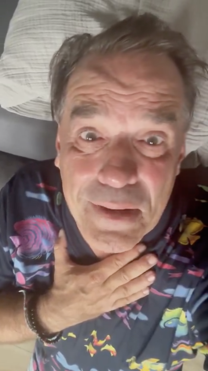 FOTO: Herec natočil ironické video, ve kterém premiérovi děkoval. – stránka 2