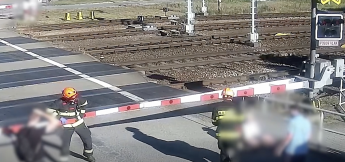 FOTO: Na místo okamžitě dorazily záchranné složky. – stránka 4