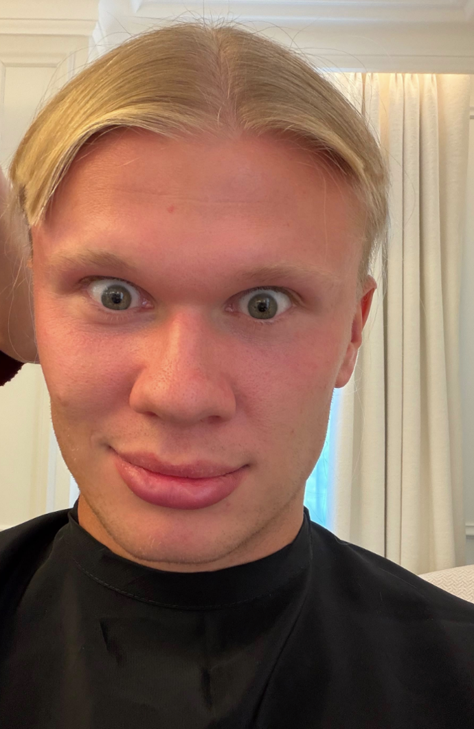FOTO: Erling Haaland během stříhání. – stránka 1