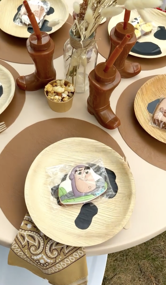 FOTO: Dominika Myslivcová připravila synovi party ve stylu Toy Story. – stránka 19