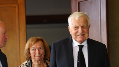 FOTO: Václav Klaus přišel s manželkou Livií.