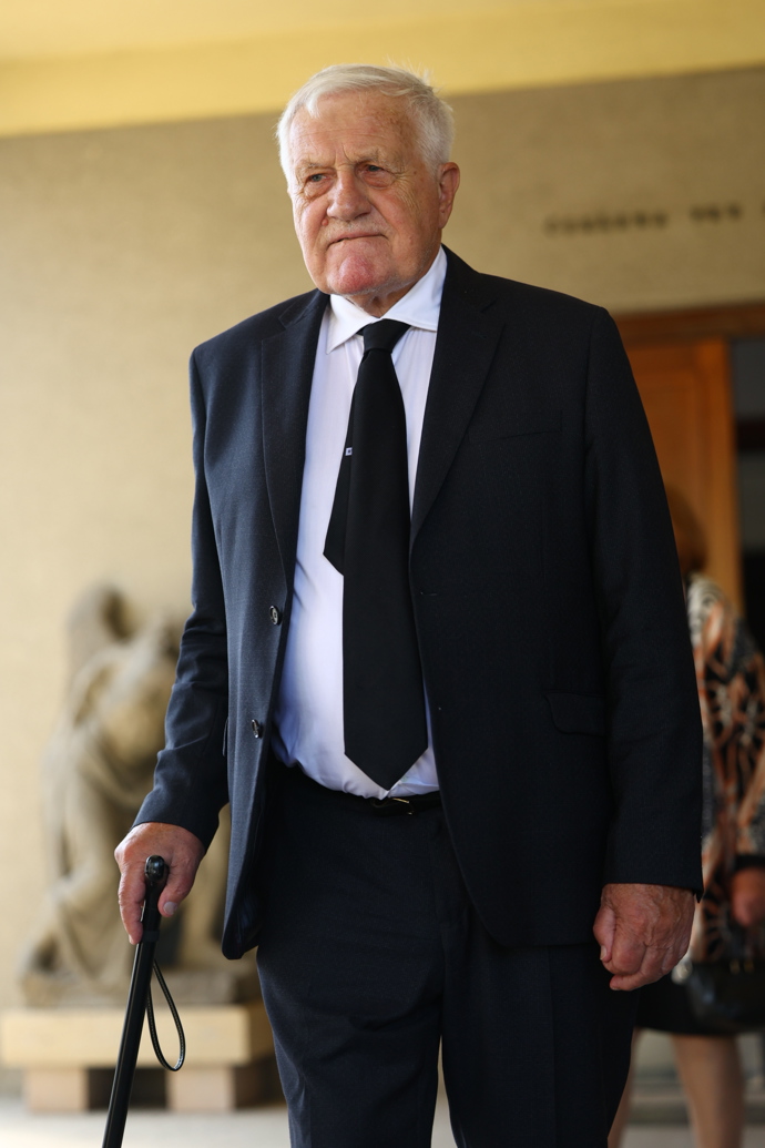 FOTO: Rozloučit se přišel Václav Klaus. – stránka 83