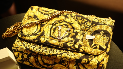 FOTO: Kabelka Versace za 5000,-.