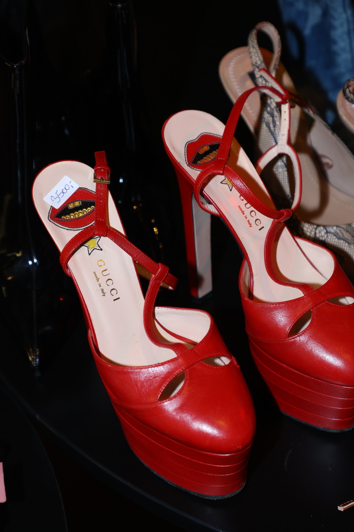 FOTO: Gucci červené podpatky za 3500,- – stránka 79