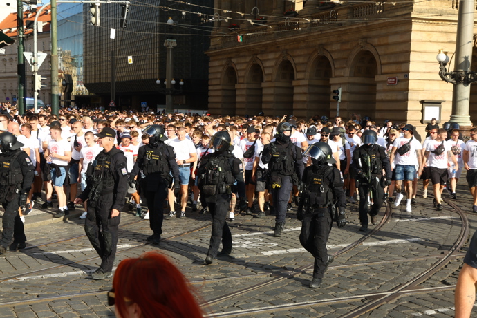 FOTO: Davy hlídala policie. – stránka 26