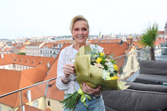 FOTO: Helena Vondráčková vypadala skvěle. – stránka 27