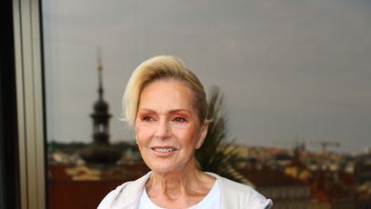 FOTO: Helena Vondráčková za rok oslaví 80 let.
