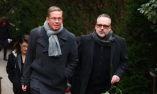 Aleš Cibulka a Michal Jagelka na pohřbu Pavla Vondry.