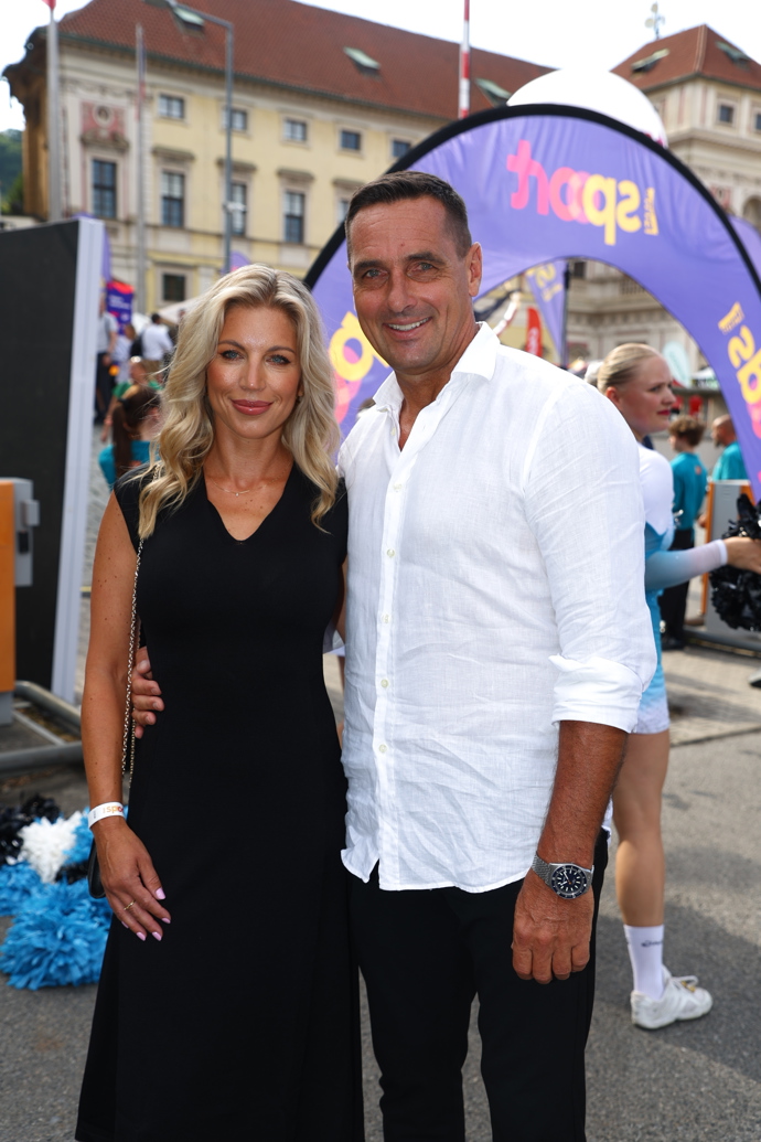 FOTO: Roman Šebrle po boku Hedviky Liškové. – stránka 5