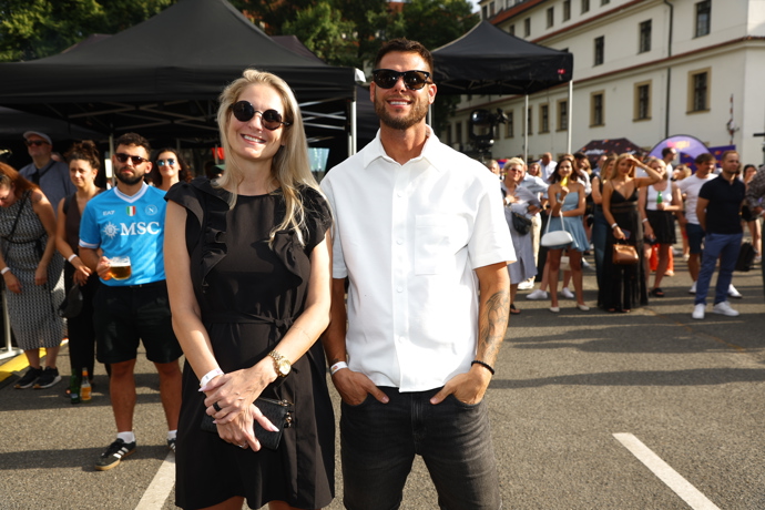 FOTO: Mia Kirchnerová čeká s partnerem miminko. – stránka 10