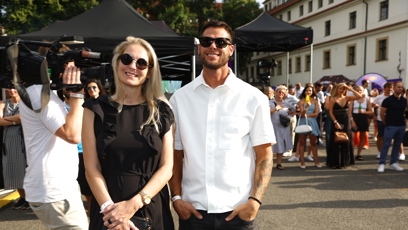 FOTO: Mia Kirchnerová dorazila společně s partnerem.
