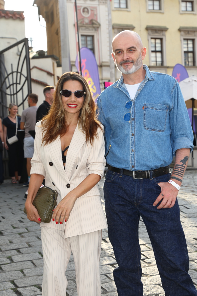 FOTO: Eva Decastelo byla po boku Reného samý úsměv. – stránka 3