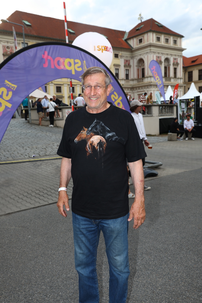FOTO: Herec Václav Vydra. – stránka 8