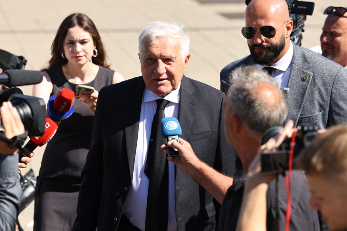 FOTO: Exprezident Václav Klaus. – stránka 44