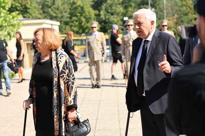 FOTO: Exprezident Václav Klaus s manželkou. – stránka 41