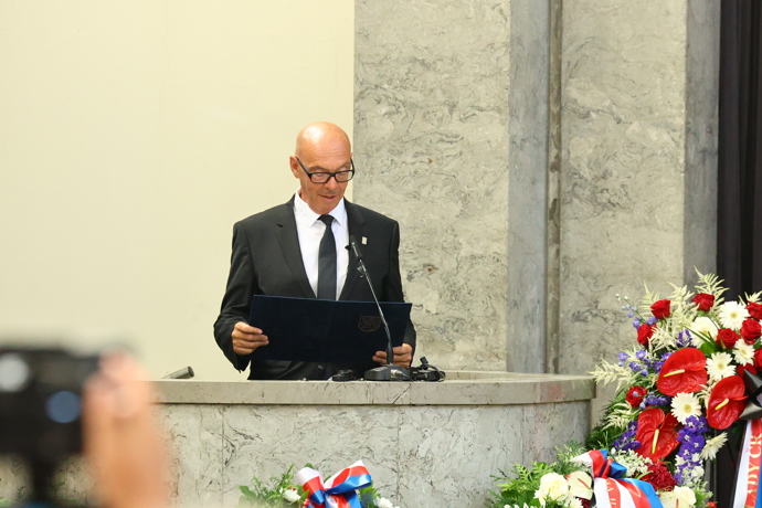 FOTO: Smuteční řeč pronesl Oto Klempíř. – stránka 2