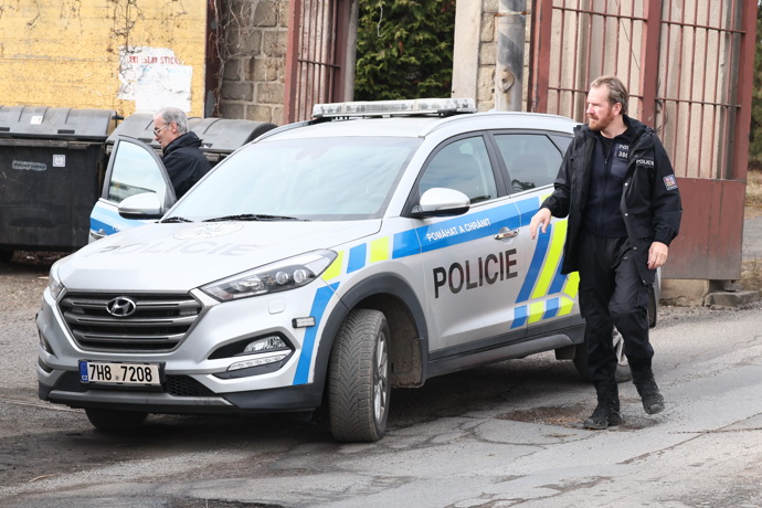 FOTO: Jedná se o příběh bývalého zloděje skrývajícího se pod identitou policisty Šimona Wilka. – stránka 6