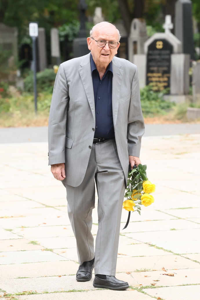 FOTO: Poslední rozloučení s Františkem Laurinem. – stránka 4