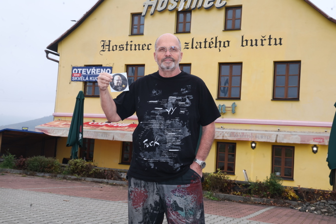 FOTO: Zdeněk Pohlreich navštívil v prvním díle 9. série Ano, Šéfe! Hostinec U Zlatého buřtu. – stránka 43