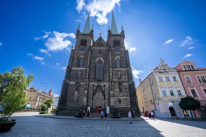 FOTO: První dáma Eva Pavlová sdílela na sociálních sítích fotografie ze zahájení hudebního festivalu Zlatá Pecka v Chrudimi.