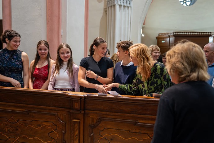 FOTO: První dáma Eva Pavlová sdílela na sociálních sítích fotografie ze zahájení hudebního festivalu Zlatá Pecka v Chrudimi. – stránka 68