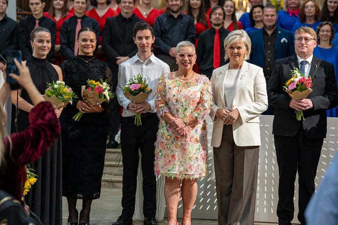 FOTO: Fanoušci pochválili vizáž i outfit Evy Pavlové a Dagmar Peckové. – stránka 64