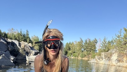 FOTO: Na paddleboard vyrazila Sabina v černých bikinách.