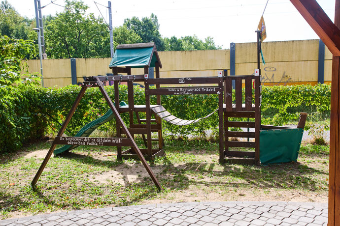 FOTO: Děti mohou strávit volný čas hraním si na zahrádce. – stránka 9