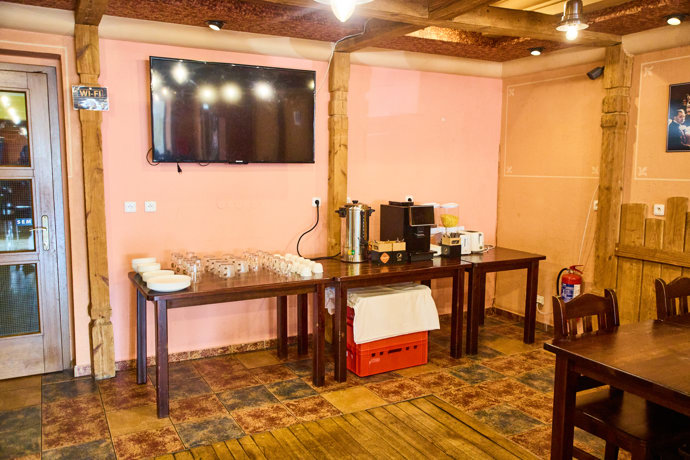 FOTO: Příprava na snídani pro hosty hotelu Trilobit. – stránka 4