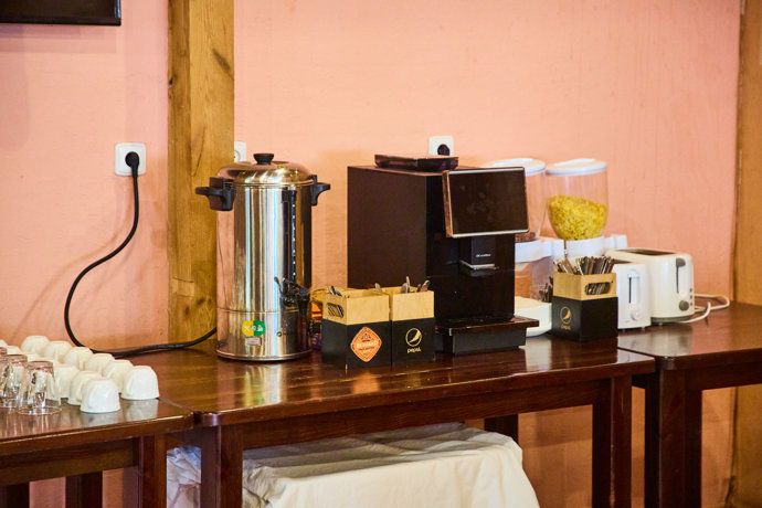 FOTO: Restaurace Trilobit hostuje také snídaně vedlejšímu hotelu Trilobit. – stránka 15