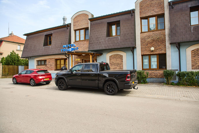 FOTO: Hotel Trilobit se nachází hned vedle restaurace Trilobit. – stránka 1