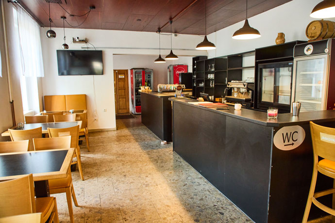 FOTO: V jednom z dílů Ano, Šéfe! se objevila restaurace Malý Janek. – stránka 24