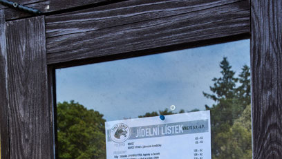 FOTO: Kdosi ze dveří podniku sloupl Pohlreichovu hvězdu.