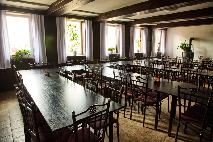 FOTO: Prostory restaurace Hamrovka. – stránka 185