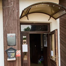 Vchod do restaurace Hamrovka.