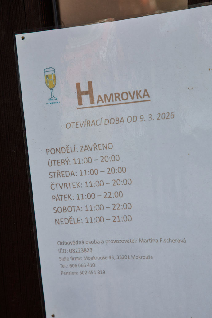FOTO: Otevírací doba – v pondělí mají zavřeno. – stránka 181