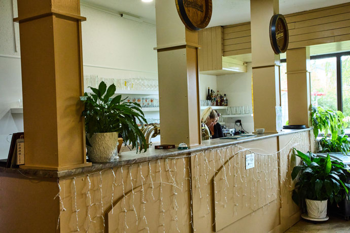 FOTO: Obsluha v restauraci byla velmi ochotná. – stránka 178