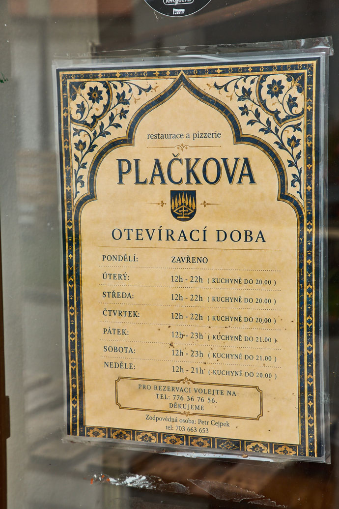 FOTO: Otevírací doba restaurace Plačkova. – stránka 162