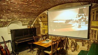 FOTO: V restauraci Plačkova je dokonce i piáno a několik kytar.