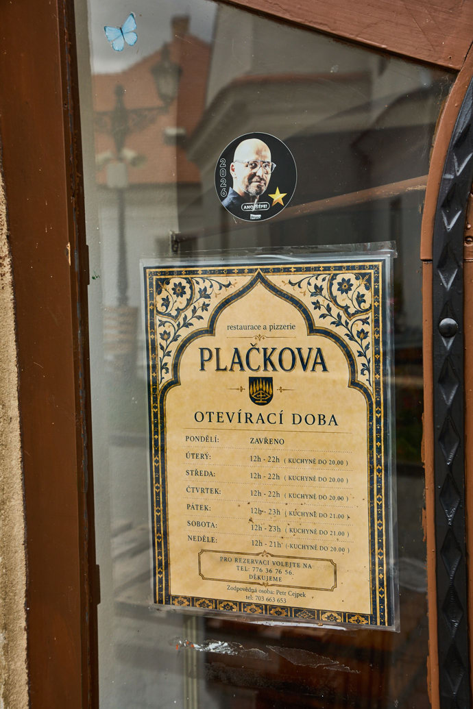 FOTO: Restaurace Plačkova si vysloužila hvězdu. – stránka 155
