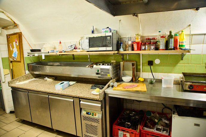FOTO: Kuchyně restaurace Plačkova. – stránka 152