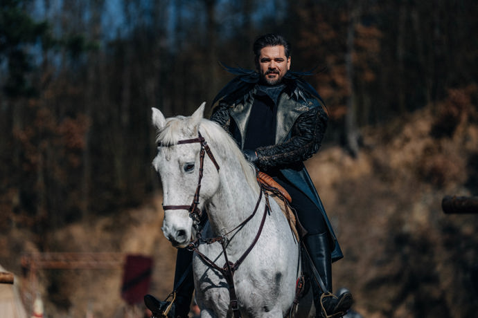 FOTO: Hradní pán Vojta Kotek. – stránka 13