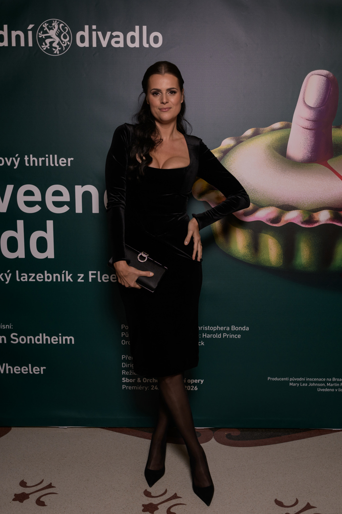 FOTO: Ornella Koktová vyrazila na operu Sweeney Todd.