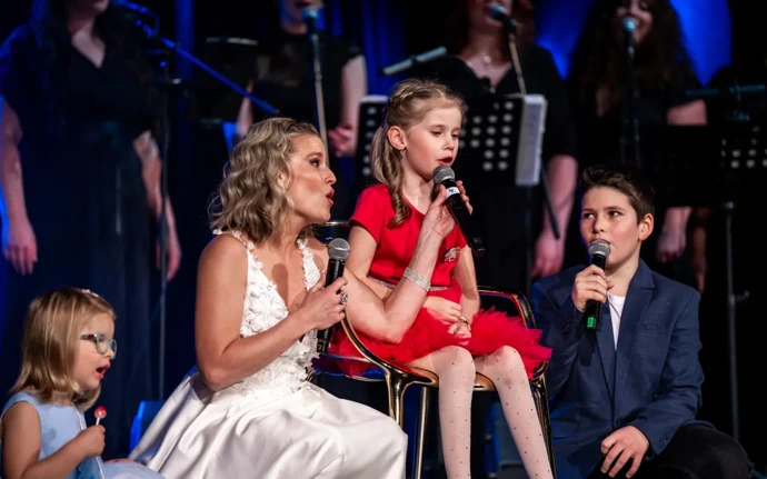 FOTO: Jasmínka (8) zpívala dřív, než chodila. – stránka 8