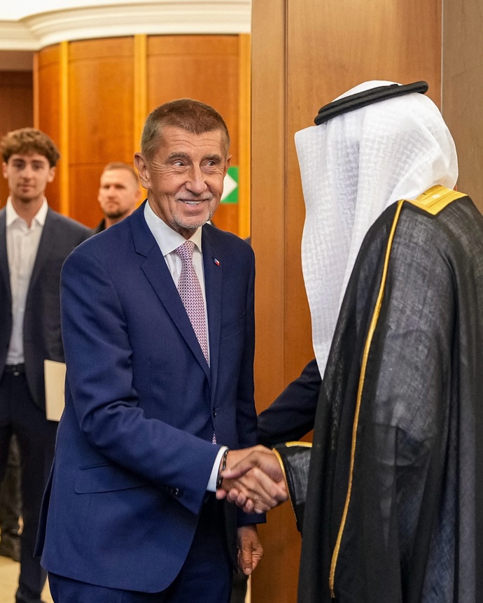 FOTO: Předseda vlády na slavnostní recepci pořádanou u příležitosti státního svátku Království Saúdské Arábie. – stránka 3