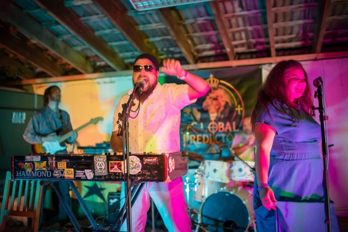 FOTO: Bývalá hvězda SuperStar zůstala věrná reggae, i když jeho život se mezitím výrazně změnil. – stránka 2