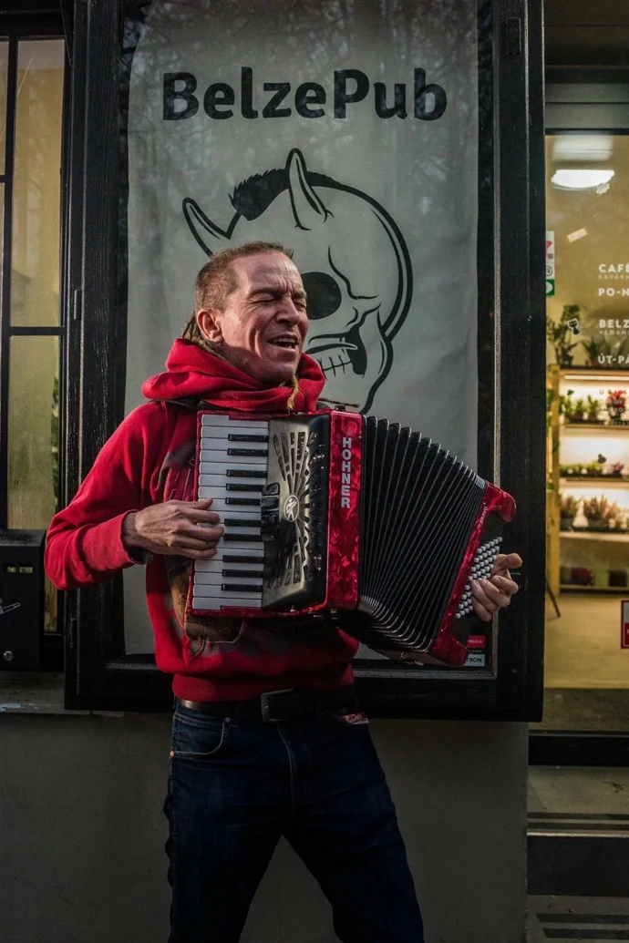 FOTO: Ivan Bartoš přišel o svůj akordeon.