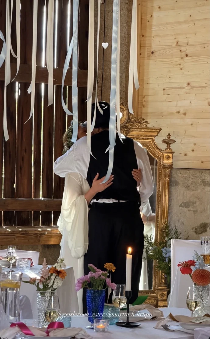 FOTO: Ester Geislerová s ženichem. – stránka 4